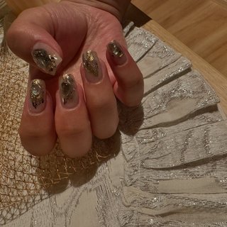 ℕ𝕖𝕨 𝕕𝕖𝕤𝕚𝕘𝕟✿ 
My nail 🦪🌙（担当/Hiroko）

#メタリックネイル#天然石ネイル#クロムパウダー#ネイルデザイン#ニュアンスネイル#スクエアネイル#ネイルブック掲載#ジェルネイル#セルフネイル#セルフネイル部#ビートルイエロー #秋 #冬 #ハンド #ニュアンス #天然石 #ミディアム #スクエア #メタリック #アースカラー #ジェルネイル #セルフネイル #eyelash&nail Persian #ネイルブック