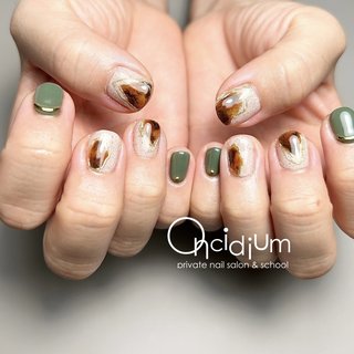 こっくりカラーのネイルデザイン｜ネイルブック 