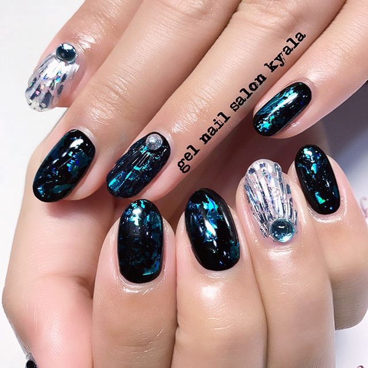 秋 冬 ライブ ニュアンス 人魚の鱗 Gelnailsalon Kyalaのネイルデザイン No ネイルブック