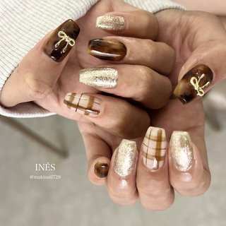 リボン/ホワイト/ゴールドのネイルデザイン｜ネイルブック 