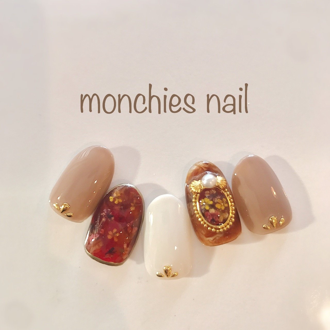 ハンド フラワー アンティーク ショート ブラウン Monchies Nailのネイルデザイン No 2519268 ネイルブック