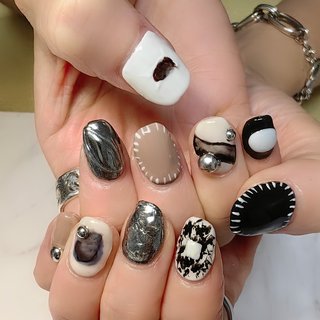 #お持込デザインアレンジ #かっこいいネイル 
#パーツネイル 
#モノトーンネイル
#メタリックネイル
#所沢ネイル 
#フィルイン導入サロン 
#アートし放題 #秋 #冬 #ライブ #ハロウィン #ハンド #幾何学模様 #3D #アイシング #大人 #個性派 #ミディアム #ラウンド #ホワイト #ブラック #シルバー #ジェルネイル #お客様 #REVE #ネイルブック