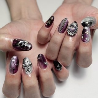 🫧 
個性派ゴシックニュアンスnail🖤💜

お好きなテイストは崩さずそのままで、いつもより少し大人っぽいニュアンス要素が入ったデザインにしてみました🫧

いつもありがとうございます(^^)

#横浜　#ネイルサロン　#nail_fancy_fang #ニュアンス　#ニュアンスネイル #ニュアンスネイルデザイン #個性派　#個性派ネイル　#派手ネイル　#派手ネイルデザイン #黒　#紫　#シルバー　#黒ネイル　#紫ネイル　#シルバーネイル　#ゴシック　#ゴシックネイル　#アートし放題 #秋 #冬 #女子会 #推し活 #ハンド #ニュアンス #個性派 #ロング #オーバル #パープル #ブラック #シルバー #ジェルネイル #お客様 #nail_fancy_fang #ネイルブック