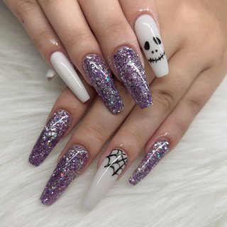 ハロウィンネイル🎃 
スカルプデザインネイル🤍



#スカルプネイル #スカルプチュア #ハロウィンネイル #顔ネイル #キラキラ #ギャル #ギャルネイル #アートデザインネイル #秋 #ハロウィン #ハンド #ラメ #ギャラクシー #キラキラ #個性派 #ロング #スクエア #ホワイト #パープル #スカルプチュア #りぃちゃそ #ネイルブック