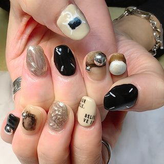 #かっこいいネイル #お持込デザインアレンジ
#ショートネイルデザイン 
#パーツネイル
#ミラーネイル
#インクネイル
#アートし放題 
#所沢ネイル #秋 #冬 #ライブ #女子会 #ハンド #グラデーション #3D #ミラー #大人 #個性派 #ミディアム #スクエアオフ #ベージュ #ブラック #シルバー #ジェルネイル #お客様 #REVE #ネイルブック