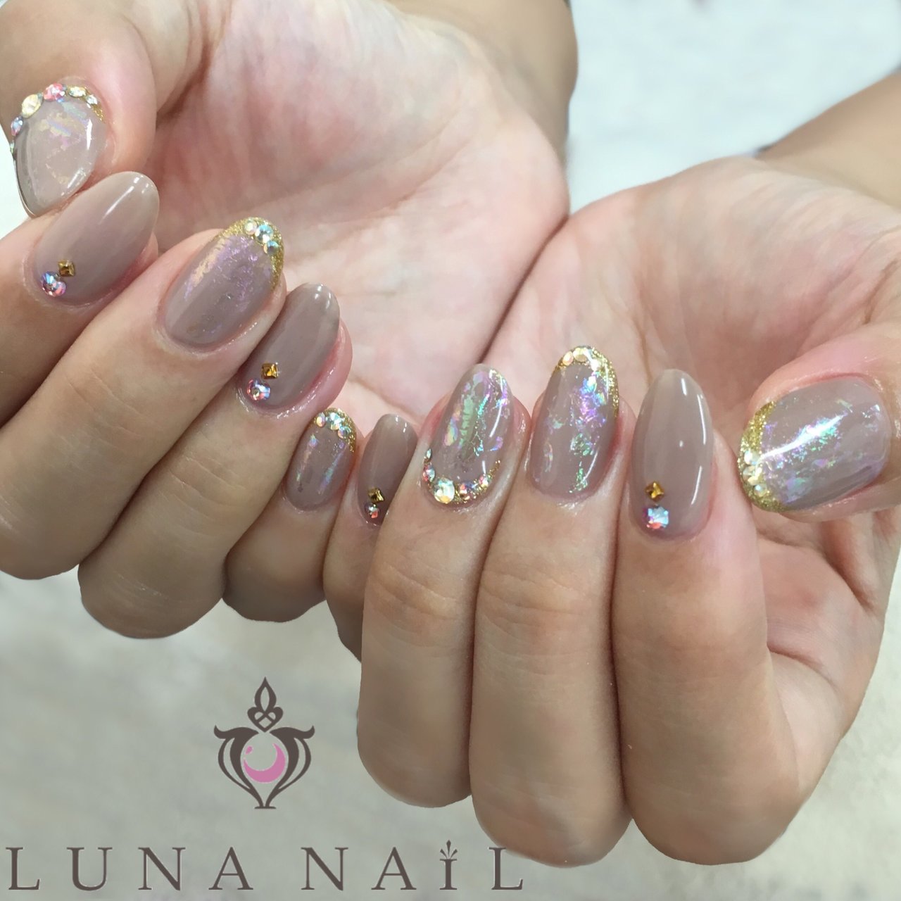 秋 オフィス ハンド ワンカラー ビジュー Luna Nail のネイルデザイン No ネイルブック