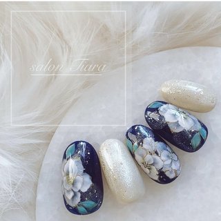 【オーダー】ネイルチップ　目玉　手書きフラワー　お花　ネイビー　ニュアンス韓国 オーダー】ネイルチップ目玉手書きフラワーお花ネイビーニュアンス韓国