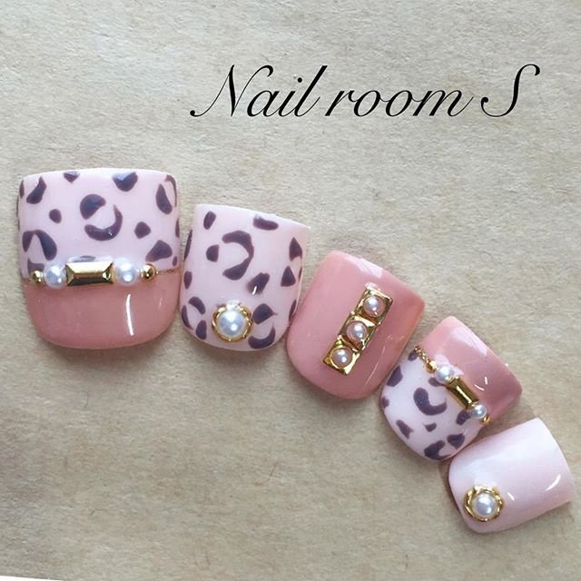 秋 冬 デート フット ビジュー ｎailroom ｓのネイルデザイン No ネイルブック