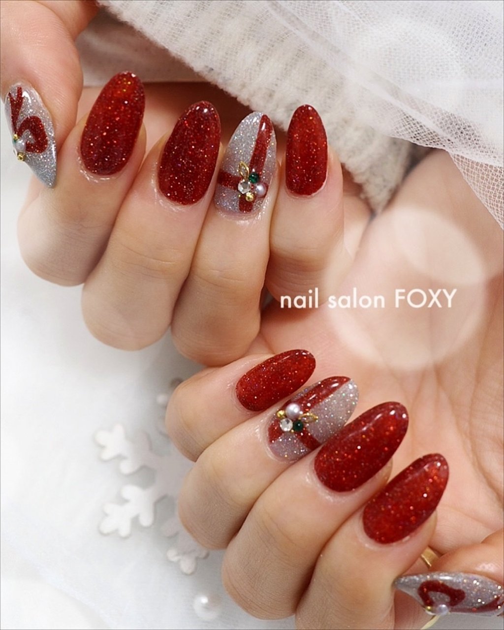 冬/クリスマス/フラッシュ/リボン/キラキラ - nail salon FOXYのネイル 