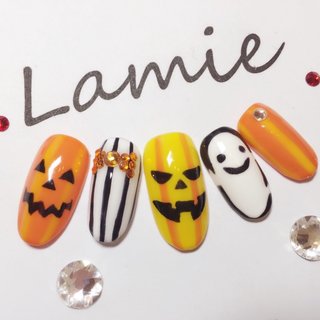 ちょっと早いけど…トリックオアトリート！ #岡山ネイル #岡山市中区ネイル #アートし放題 #ハロウィーン #ハロウィーンネイル #ハロウィン #ハロウィンネイル #トリックオアトリート #ハロウィン #パーティー #女子会 #ハンド #ストライプ #ロング #ホワイト #オレンジ #イエロー #ジェルネイル #ネイルチップ #La Mie #ネイルブック
