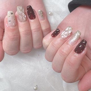 #キルティングネイル #秋冬ネイル　
#クリスマスネイル
#nailbook_fan 
#名古屋ネイルサロン
#栄ネイルサロン #秋 #冬 #クリスマス #デート #ハンド #ラメ #ドット #ニュアンス #マグネット #キルティング #ミディアム #スクエアオフ #ホワイト #ボルドー #ゴールド #ジェルネイル #お客様 #mamaroanail #ネイルブック
