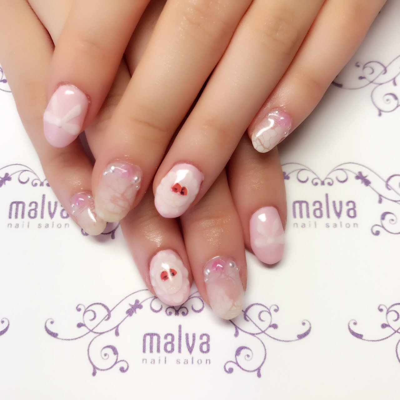 オールシーズン ハンド フルーツ ミディアム ホワイト Nailsalon Malva 原宿店のネイルデザイン No ネイルブック