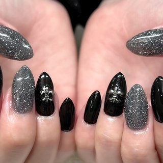 ブラック クロムハーツネイルパーツ 12個 ブラックネイルのネイルデザイン | Parkikoi カラージェル