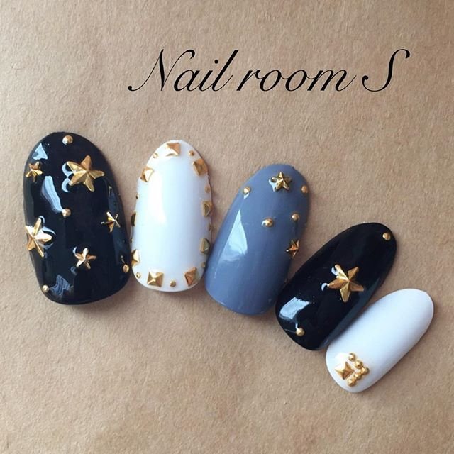 秋 オールシーズン ハンド ビジュー 星 ｎailroom ｓのネイルデザイン No ネイルブック