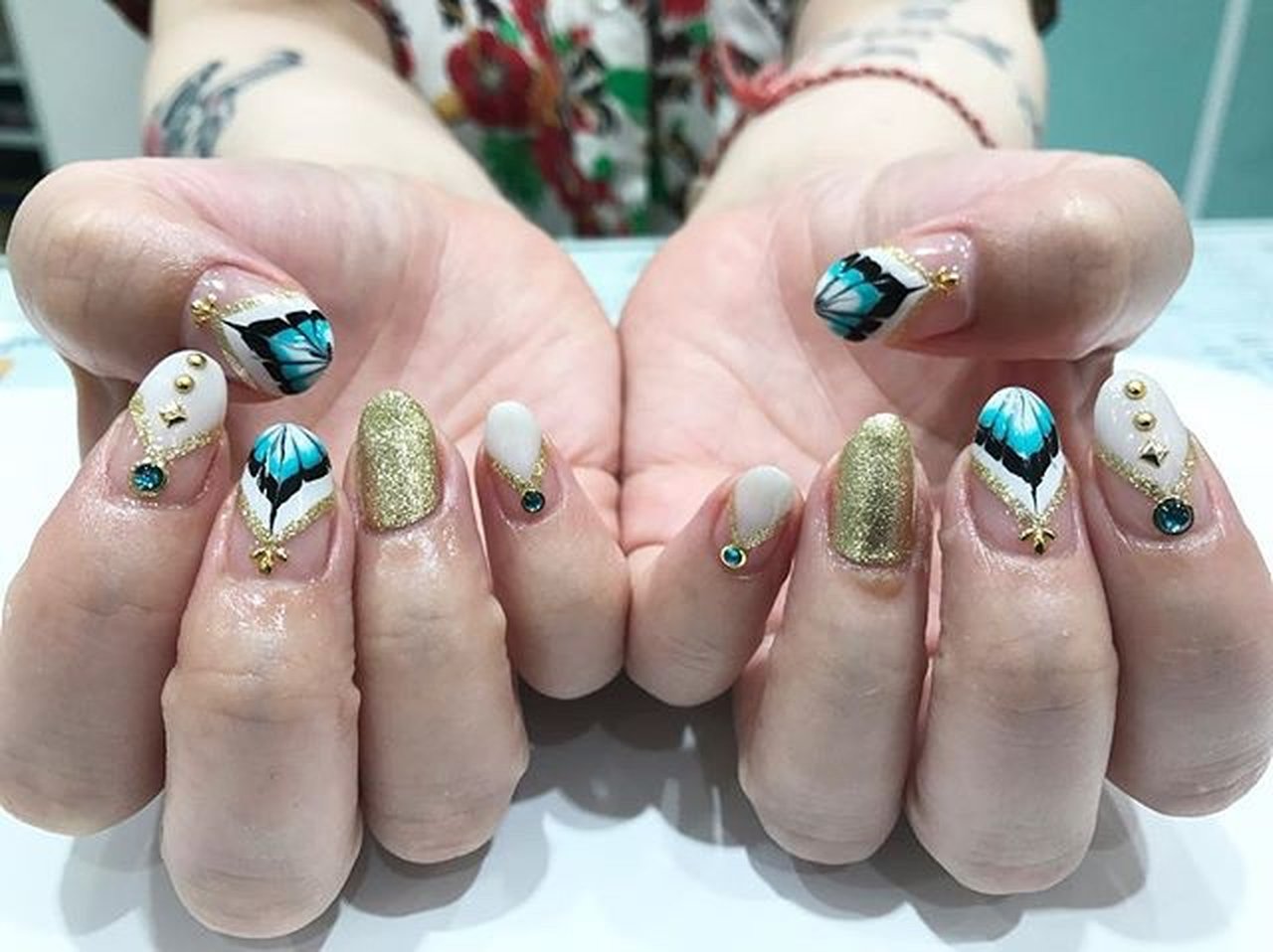 夏 ハンド ピーコック エスニック ミディアム Nailmoakatamachiのネイルデザイン No ネイルブック