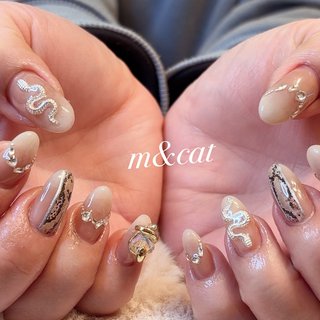ストーンパーツのネイルデザイン｜ネイルブック