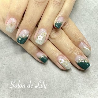 グリーンの和風ネイル💚 お正月らしい梅のようなデザイン✨
お客様持ち込み画像より施術させていただきました😊

ご予約はプロフィール欄のリンク、DMから

*･゜ﾟ･*:.｡..｡.:*･*:ﾟ･*:.｡. .｡.:*･゜ﾟ･**･
　プライベートネイルサロン
　・・・Salon de Lily ・・・
　　江古田駅より徒歩5分
　　練馬区旭丘1-58-10-201
https://salondelily.wixsite.com/info
*･゜ﾟ･*:.｡..｡.:*･*:ﾟ･*:.｡. .｡.:*･゜ﾟ･**･

#和風ネイル #ななめグラデーション #1月ネイル #冬 #ジェルネイル #パラジェル #2024冬ネイル保存版 #江古田ネイルサロン #サロンドリリー #ネイルデザイン #ネイルアート #江古田ネイル #新江古田ネイル #東長崎ネイル #落合南長崎ネイル #新江古田ネイルサロン #小竹向原ネイル #桜台ネイル #江古田 #新江古田 #東長崎 #桜台 #子連れネイル #nailbook_fan #お正月 #成人式 #ハンド #フラワー #和柄 #ミディアム #スクエア #グリーン #ゴールド #ジェルネイル #salondelily #ネイルブック