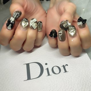 最近毎日Diorオーダー頂いてます✴︎ サロンアカウント↓ @shinsaibashi.nail #ハイグレード3dフラワー #3dネイル #クリスマス ネイル #クリスマスコフレ #ディオール #ディオールネイル #dior #naildesign #美甲 #kuku #ноготь#مسمار  #네일 #ネイリスト募集大阪