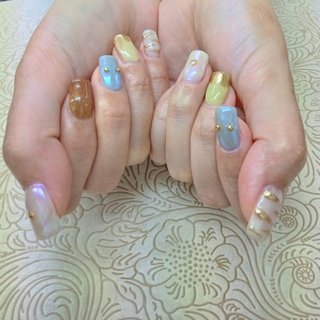  #オールシーズン #ハンド #ニュアンス #マグネット #オーロラ #ミラー #スクエア #ホワイト #イエロー #水色 #precious nail room #ネイルブック
