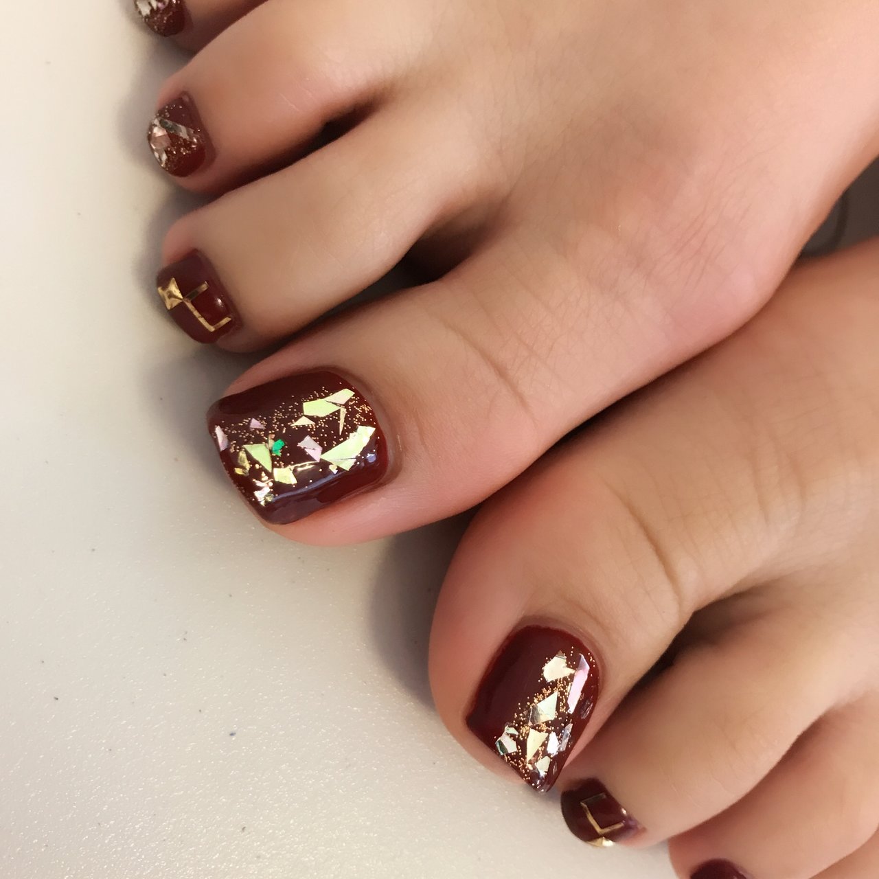 秋 冬 オフィス フット ホログラム Nailsalon Pearl Mネイルサロンパールエムのネイルデザイン No 2567330 ネイルブック