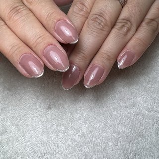 FERVOOOR シルバーとピンクのアートネイル（二つ） 2026年冬トレンド】ピンクシルバーのネイルデザイン集｜人気順｜2