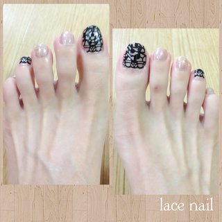 lace nail ベースカラーはベージュ系のマニキュアは3色混ぜ重ね塗り nude nailに。
親指と薬指に100均で購入したレースのデコレーションテープを貼る。
中指にゴールドのネイルシールを貼り、
その上にゴールドのラメを少し付ける。
完成。とっても簡単です☆#レース #フット #ヌードカラー #シール #100均ネイル #簡単#オトナネイル #秋 #秋 #オールシーズン #女子会 #フット #シンプル #ラメ #レース #ミディアム #ベージュ #ブラック #ゴールド #マニキュア #セルフネイル #10305 #ネイルブック