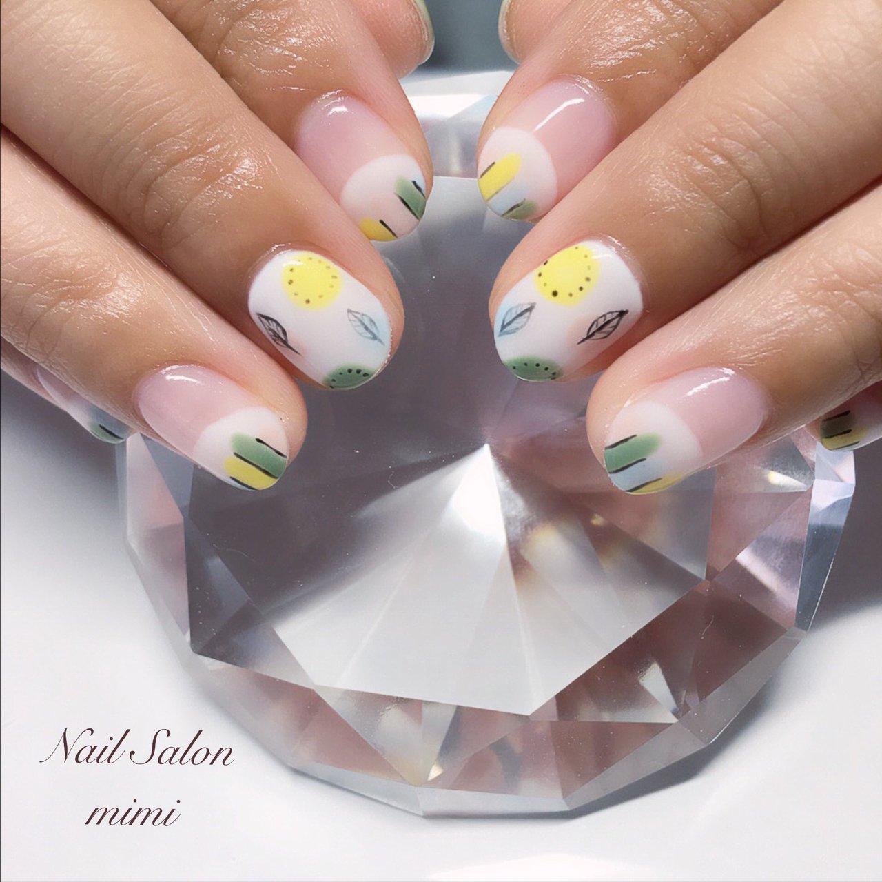 オールシーズン ハンド ホワイト イエロー パステル Nail Salon Mimiのネイルデザイン No ネイルブック