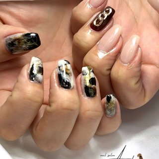 #ニュアンスネイル #個性的ネイルデザイン #チグハグネイル #インクネイル #寝屋川市ネイルサロン #寝屋川市駅すぐ #個性派ネイル #石風ネイル #天然石ネイル #オールシーズン #パーティー #ハンド #水彩 #タイダイ #ニュアンス #個性派 #天然石 #ミディアム #スクエア #モノトーン #ジェルネイル #お客様 #Miemi #ネイルブック