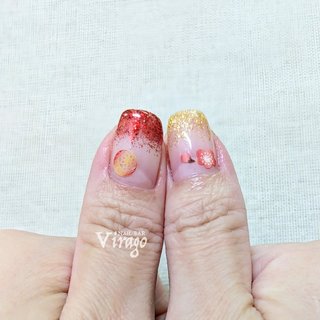 My nail レッドとゴールドのラメグラに、親指は鞠と梅のシール🎍
付け替えが正月にかかりそうだったので、早めに２週間でチェンジしました

https://nailbarvirago.jimdo.com/

#nailbarvirago #大分市ネイルサロン #大分ネイルサロン #nail #ネイルケア #ハンドケア #フットケア #大分市 #わさだタウン近く #プライベートサロン #アラフィフネイリスト #テンション低めのネイリスト #ジェルネイル #爪が薄くならない #リクライニングソファ #大分市上宗方 #和柄ネイル #冬 #お正月 #女子会 #ハンド #ラメ #和柄 #ミディアム #スクエア #クリア #レッド #ゴールド #ジェルネイル #セルフネイル #nail_bar_virago #ネイルブック