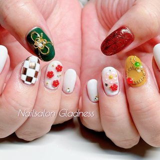 . #お正月ネイル 
.
.
.
.
.
#whitenails 
#flowernails 
#mirrornails 
#chainnails 
.
.
.
#ありがとうございました
#和柄ネイル #ビーズネイル #フラワーネイル #ミラーネイルデザイン #麻の葉模様 #チェーンネイル #市松模様 #冬ネイル #大人ネイル #ホワイトネイル #ショートネイル #ジェルネイル #豊橋ネイル #ネイルサロングラネス #冬 #お正月 #ハンド #チェーン #ミラー #和柄 #ショート #オーバル #ホワイト #グリーン #ボルドー #ジェルネイル #お客様 #nailsalon_gladness #ネイルブック
