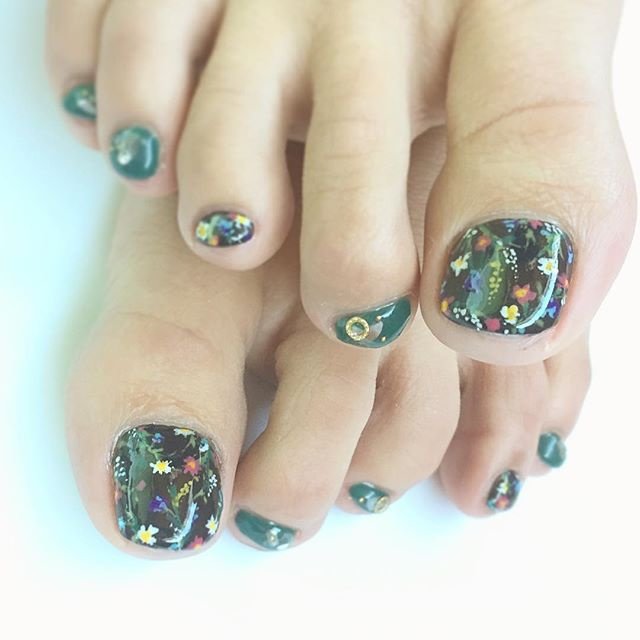 秋 オールシーズン パーティー 女子会 フット Aya Nail Fluffyのネイルデザイン No ネイルブック