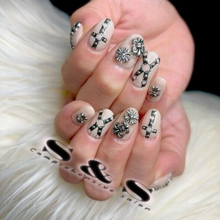 百合の紋章ネイルのネイルデザイン｜ネイルブック