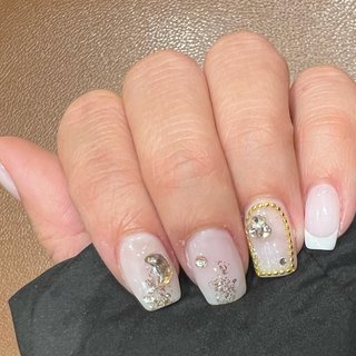  #ハンド #フレンチ #ラメ #ワンカラー #ショート #スクエア #ホワイト #ゴールド #シルバー #ジェルネイル #きゃす #ネイルブック