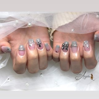 #春ネイルデザイン #春 #くすみカラー #くすみグリーンネイル #ピスタチオカラーネイル #グラデーション #リボンネイル #リボンパーツネイル #寝屋川市ネイルサロン #寝屋川市ニュアンスネイル #寝屋川市駅すぐ #大阪ネイルサロン #春 #冬 #オールシーズン #成人式 #ハンド #グラデーション #チェーン #リボン #ちゅるん #ミディアム #スクエア #グリーン #水色 #グレー #ジェルネイル #お客様 #Miemi #ネイルブック