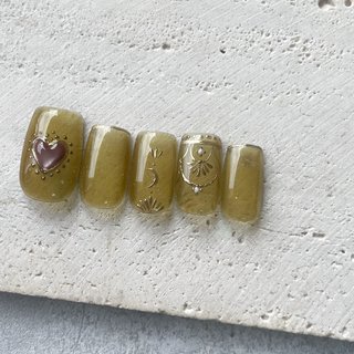 1月23日発売 ステンドグラスシリーズを使用した
バレンタインネイルをご紹介します🌟

透け感のある絶妙なくすみカラーが使いやすく
アートも映えます！

#pr
#nailbookプリアンファサポーター
#ステンドグラスシリーズ 
#ネイル
#プリジェル

Instagram ▷@fioritura_ai
主なお知らせ、ご案内状況、名古屋出張のご案内等
Instagramでお知らせしております。
是非フォローをお願いいたします◎

#fioritura_120min #atelierfioritura
#nail #nails #nailart #gelnail #gelnails #nailsalon #handpainted #バレンタインネイル #ハートネイル #ミラーネイル #手描きジュエリー #手描きアート #手描きネイル #1月 #1月ネイル #2月 #2月ネイル #冬 #冬ネイル #春 #春ネイル #京都 #京都ネイルサロン#烏丸ネイルサロン #烏丸御池ネイルサロン #名古屋 #名古屋ネイルサロン #伏見ネイルサロン #栄ネイルサロン #矢場町ネイルサロン #冬 #オールシーズン #バレンタイン #デート #ハンド #ハート #アンティーク #マグネット #ミラー #ミディアム #スクエア #ピンク #イエロー #ゴールド #ジェルネイル #ネイルチップ #fioritura_ai #ネイルブック