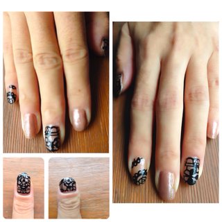 lace nail ベージュ系マニキュアをベースカラーにぬり
100均で購入したレースデコレーションテープを貼る。
ゴールドの曲線ラインは100均のネイルシール。
適当な長さにカットして2本をクロスさせるようにおきました。
本当はレース以外の指はフレンチにしたかったが、右手の人差し指の爪が折れ短いのでヌードカラーのみで短いのが目立たないようにしました。
飽きたら上からマットコートをかけるつもりです。
#レース #ハンド #オールシーズン #ワンカラー #シンプル #パーティー #ベージュ #秋 #エレガントネイル #簡単#100均ネイル #ネイルシール 
 #秋 #オールシーズン #パーティー #女子会 #ハンド #ワンカラー #幾何学模様 #レース #ミディアム #ベージュ #ブラック #ゴールド #マニキュア #セルフネイル #ネイルシール #10305 #ネイルブック