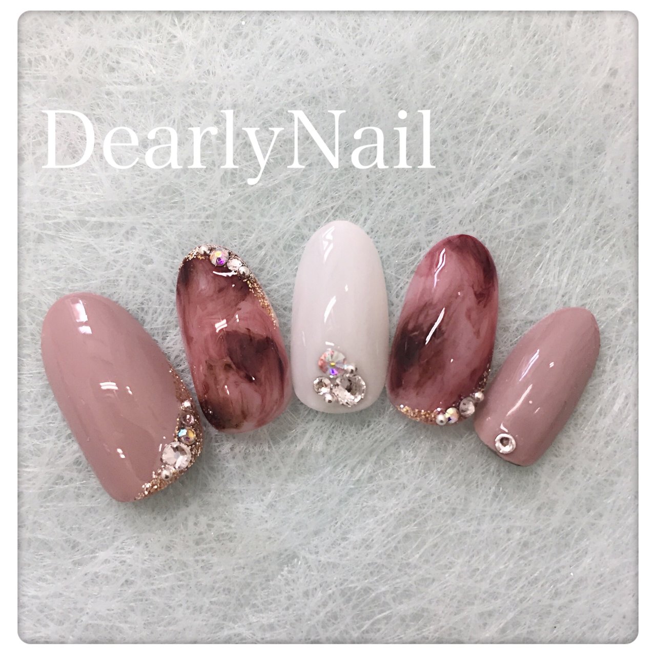 秋 冬 オールシーズン ハンド ビジュー Dearlynailのネイルデザイン No ネイルブック