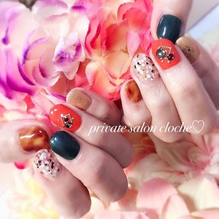#秋仕様 #ジェルネイル #nails #autumn #ハロウィンカラー #halloweencolors #べっ甲 #モスグリーン #新発田 #新発田ネイル #クローチェ #秋 #オールシーズン #ハロウィン #パーティー #ハンド #ビジュー #ワンカラー #チーク #べっ甲 #ショート #オレンジ #グリーン #ブラウン #ジェルネイル #お客様 #sachi ♧ cloche #ネイルブック