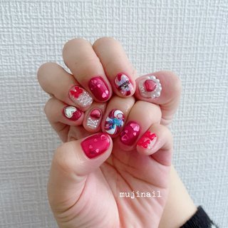 heart♡nail 
ハートだらけのネイル。
最近またヘルタースケルターを見たので影響された少しサイケデリックなアートにしました♡
チョコレート要素は無いので、バレンタインにも普段のネイルにも可愛いデザインです♪
赤いネイルはテンションあがります！

#mujinail #南アルプス市ネイルサロン #nailart #ハートネイル #バレンタインネイル #valentine #heartnails #y2k #個性派ネイル #オールシーズン #バレンタイン #デート #ハンド #フラッシュ #ホログラム #ハート #マグネット #個性派 #ショート #スクエア #ホワイト #レッド #シルバー #ジェルネイル #お客様 #mujinail #ネイルブック