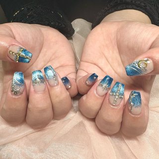 #1月ネイル #ジェルネイル #マグネットネイル #キラキラ #ブルーネイル #星空ネイル #グラデーション #チェーンネイル #冬 #オールシーズン #七夕 #ハンド #グラデーション #星 #チェーン #マグネット #キラキラ #ロング #スクエア #ブルー #ゴールド #シルバー #ジェルネイル #キヨ #ネイルブック