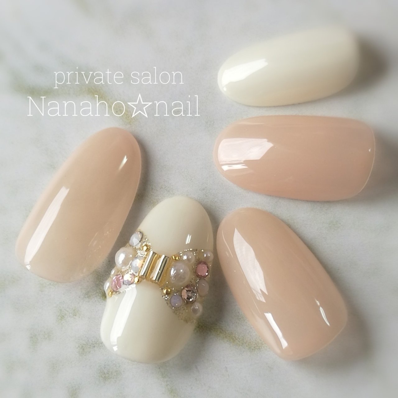 デート ハンド シンプル ビジュー ミディアム Nanaho Nail 大阪府八尾市 のネイルデザイン No ネイルブック