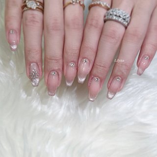 マグネットフレンチ✨ 
#シンプルネイル #マグネットネイル #マグネットフレンチ #ピンクネイル #手が綺麗に見えるネイル #春 #冬 #オールシーズン #ハンド #フレンチ #マグネット #大人 #キラキラ #韓国 #ミディアム #スクエア #ピンク #シルバー #ジェルネイル #お客様 #nailsalon Lilyna #ネイルブック