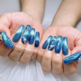 青色の綺麗なマグネットネイル💅💙 ご来店有難うございました😊

初回他店オフ無料✨
ハンドジェル¥4000〜
スカルプチュア¥7000
フットジェル¥4000〜

ご予約、お問い合わせ、ご質問はDM、LINEよりお待ちしております☺️
nail salon Ｒ　ネイルサロンアール
LINE:@703hxxsb
Instagram:@nailsalonr 9
住所:岐阜県大垣市築捨町3-69
営業時間:9:00〜18:00
定休日なし
スタッフ5人、4席あり
駐車場4台分あります🚘
クレジット、QR決算OK💰
お子様ご来店OK👶
フィルイン導入店💅
持ちが悪い方や、爪が薄い方や、爪が弱い方は是非ご来店ください✨
映画、アニメ、ドラマ、YouTube見放題📺


#💅#ネイル #ネイルデザイン #デザインネイル #スカルプネイル #スクエアネイル #マグネットフレンチネイル #青ネイル #鱗ネイル #お洒落ネイル #サマーネイル #人魚の鱗ネイル #ブルーネイル #ハンドネイル #２月ネイル #３月ネイル #艶ネイル #おしゃれネイル #大垣 #大垣ネイル #大垣ネイルサロン #岐阜ネイルサロン#ネイルサロンR #ネイル好きな人と繋がりたい #nail#naildesign#nailbook_fan#nailsalonR #手が綺麗に見えるネイル #夏 #秋 #海 #ハンド #マーメイド #マグネット #ロング #スクエア #ブルー #スカルプチュア #お客様 #nailsalon R 【ネイルサロンアール】 #ネイルブック