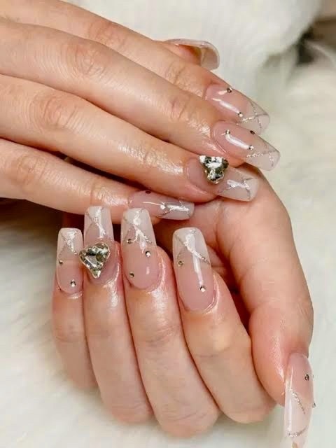 ネイルサロンセット AZUSA MURATA | ヘアセット・ネイルサロンならROOTS【ミナミ