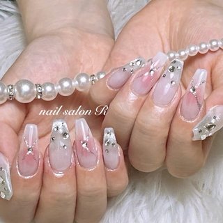 チークのキラキラネイル💅 ご来店有難うございました😊

初回他店オフ無料✨
ハンドジェル¥4000〜
スカルプチュア¥7000
フットジェル¥4000〜

ご予約、お問い合わせ、ご質問はDM、LINEよりお待ちしております☺️
nail salon Ｒ　ネイルサロンアール
LINE:@703hxxsb
Instagram:@nailsalonr 9
住所:岐阜県大垣市築捨町3-69
営業時間:9:00〜18:00
定休日なし
スタッフ5人、4席あり
駐車場4台分あります🚘
クレジット、QR決算OK💰
お子様ご来店OK👶
フィルイン導入店💅
持ちが悪い方や、爪が薄い方や、爪が弱い方は是非ご来店ください✨
映画、アニメ、ドラマ、YouTube見放題📺


#💅#ネイル #ネイルデザイン #デザインネイル #スカルプネイル #スクエアネイル #チークネイル #乳白色ネイル #キラキラネイル #お洒落ネイル #模様ネイル #グラデーションネイル #マグネットネイル #ハンドネイル #２月ネイル #３月ネイル #艶ネイル #おしゃれネイル #大垣 #大垣ネイル #大垣ネイルサロン #岐阜ネイルサロン#ネイルサロンR #ネイル好きな人と繋がりたい #nail#naildesign#nailbook_fan#nailsalon #手が綺麗に見えるネイル #秋 #冬 #オールシーズン #ハンド #グラデーション #チーク #マグネット #ミディアム #スクエア #ホワイト #クリア #ピンク #ジェルネイル #お客様 #nailsalon R 【ネイルサロンアール】 #ネイルブック
