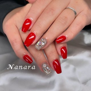 #ワンカラー #赤ネイル #埋め尽くしネイル #ビジュー盛り #うちゅくしい #手が綺麗に見えるネイル #オールシーズン #成人式 #クリスマス #ハンド #ワンカラー #ロング #スクエア #レッド #ジェルネイル #お客様 #Nanara / まき #ネイルブック