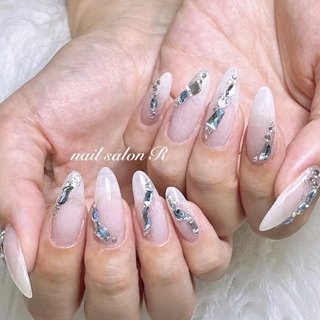 大人綺麗ネイル🌟✨ ご来店有難うございました😊

初回他店オフ無料✨
ハンドジェル¥4000〜
スカルプチュア¥7000
フットジェル¥4000〜

ご予約、お問い合わせ、ご質問はDM、LINEよりお待ちしております☺️
nail salon Ｒ　ネイルサロンアール
LINE:@703hxxsb
Instagram:@nailsalonr 9
住所:岐阜県大垣市築捨町3-69
営業時間:9:00〜18:00
定休日なし
スタッフ5人、4席あり
駐車場4台分あります🚘
クレジット、QR決算OK💰
お子様ご来店OK👶
フィルイン導入店💅
持ちが悪い方や、爪が薄い方や、爪が弱い方は是非ご来店ください✨
映画、アニメ、ドラマ、YouTube見放題📺


#💅#ネイル #ネイルデザイン #デザインネイル #スカルプネイル #オーバルネイル #パーツネイル #ブライダルネイル #キラキラネイル #お洒落ネイル #かわいいネイル #乳白色ネイル #大人ネイル #ハンドネイル #２月ネイル #３月ネイル #艶ネイル #おしゃれネイル #大垣 #大垣ネイル #大垣ネイルサロン #岐阜ネイルサロン#ネイルサロンR #ネイル好きな人と繋がりたい #nail#naildesign#nailbook_fan#nailsalon #手が綺麗に見えるネイル #秋 #冬 #オールシーズン #ハンド #キラキラ #ミディアム #ポイント #ホワイト #クリア #ジェルネイル #お客様 #nailsalon R 【ネイルサロンアール】 #ネイルブック