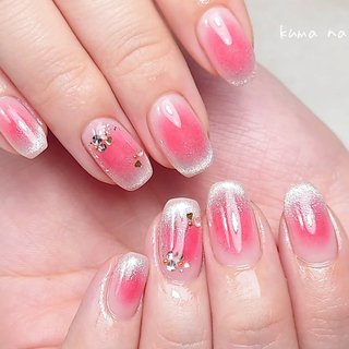 ・ チーク×マグフレンチNail💅✨✨
・
Menu
フリーデザインD
・
#チークネイル
#マグネットフレンチ
#マグネットネイル
#キラキラネイル
・
・
【お知らせ】
・
【ご予約について】
＊ご新規様のご予約は平日のみ受け付けております💅✨✽
※土曜日のご案内は不可となりますのでご了承下さいませ🙇
・
・
・
鹿児島市坂之上２丁目の隠れた場所にある、小さなネイル屋さん kuma nail です💅
一人一人にあった施術方法をご提案・心を込めて施術をさせていただきますので、指先をおしゃれにしたい方・お爪を補強されたい方など、お爪に興味のある方のご来店をお待ちしております😊
・
・
・
---◇お爪に優しいジェルネイル◇---

当店では、溶剤を使用しないでジェルネイルの付け替えを楽しんで頂くフィルインでの施術を行っております😊✨

ベースジェルはお客様に応じて複数ご用意しております💕

また継続的に施術をすることで美爪育成の効果も期待できます💅✨

※ジェルの状態を見て溶剤オフorフィルインで対応させて頂きます。

――――――――――――

✉️ご質問などございましたら、コメントやDMなどお気軽にご相談くださいませ(*^^*)
・
【ネイルブックはこちら↓】
https://nailbook.jp/nail-salon/28616/
⚠️プロフィール欄のURLからブログをご覧頂く事も可能です！
・
【ブログはこちらは↓】
https://ameblo.jp/kuma-nail
・
・
【LINEはこちら♪】 ・
「@kumanail」でＩＤ検索(半角入力)
⚠️ ↑ はタップされないで下さい💦
同名のInstagramの方に飛んでしまいます💦

――――――

◇お顔の見えないやりとりにはなりますが、小さな事でも結構なので疑問な点やご要望などある際はどうぞお気軽にご相談下さいませ🥰
・
・
・
・
#鹿児島市ネイルサロン
#自宅ネイルサロン
#ママネイリスト
#フィルイン
#オーダーチップ
#ネイルブック
#nailbook_fan #手が綺麗に見えるネイル #オールシーズン #ハンド #チーク #マグネット #キラキラ #ミディアム #ピンク #レッド #シルバー #ジェルネイル #お客様 #kuma＊nail #ネイルブック