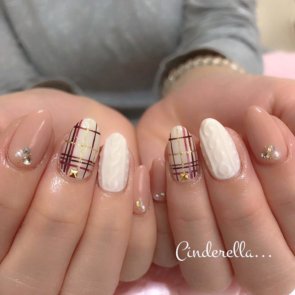 ハンド ワンカラー ビジュー チェック ニット Nailroom Cinderellaのネイルデザイン No ネイルブック