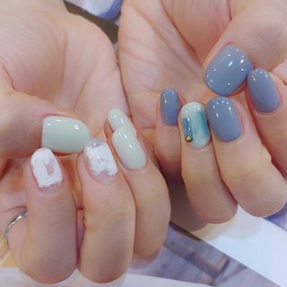 シンプルニュアンスのネイルデザイン｜ネイルブック